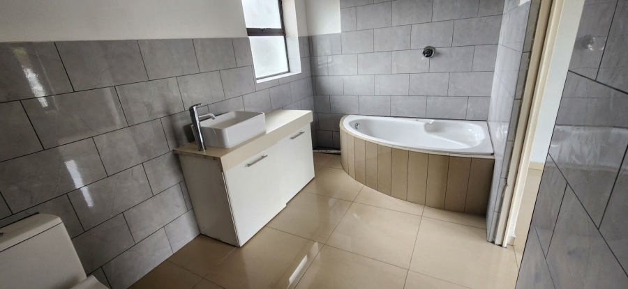 4 Bedroom Property for Sale in Palmiet Western Cape